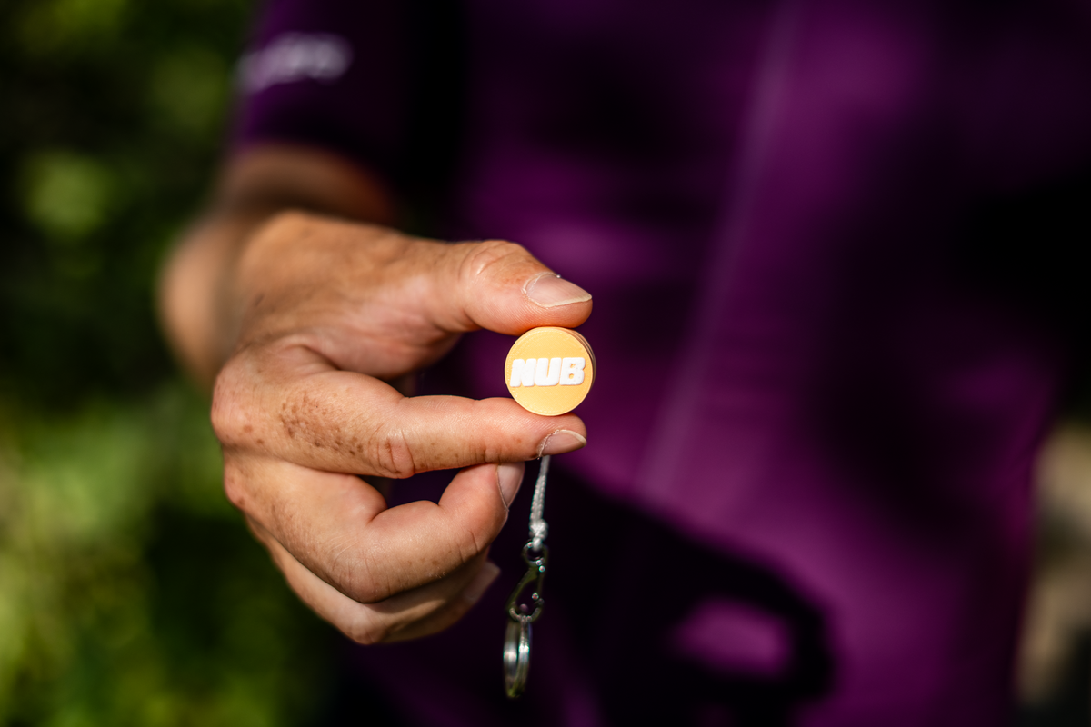 NUB - apricot / white
